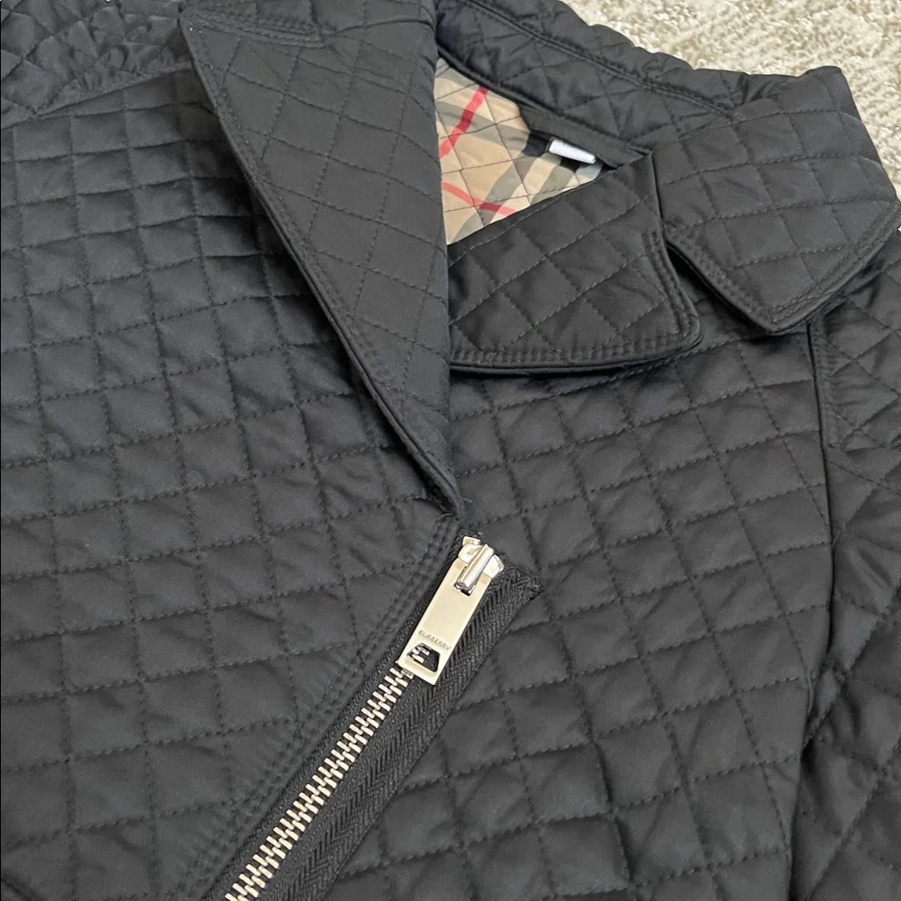 Burberry Girls’ Gia Cocoon Black TB Monogram Quilted Coat/Check Interior—6Y - Picture 12 of 16